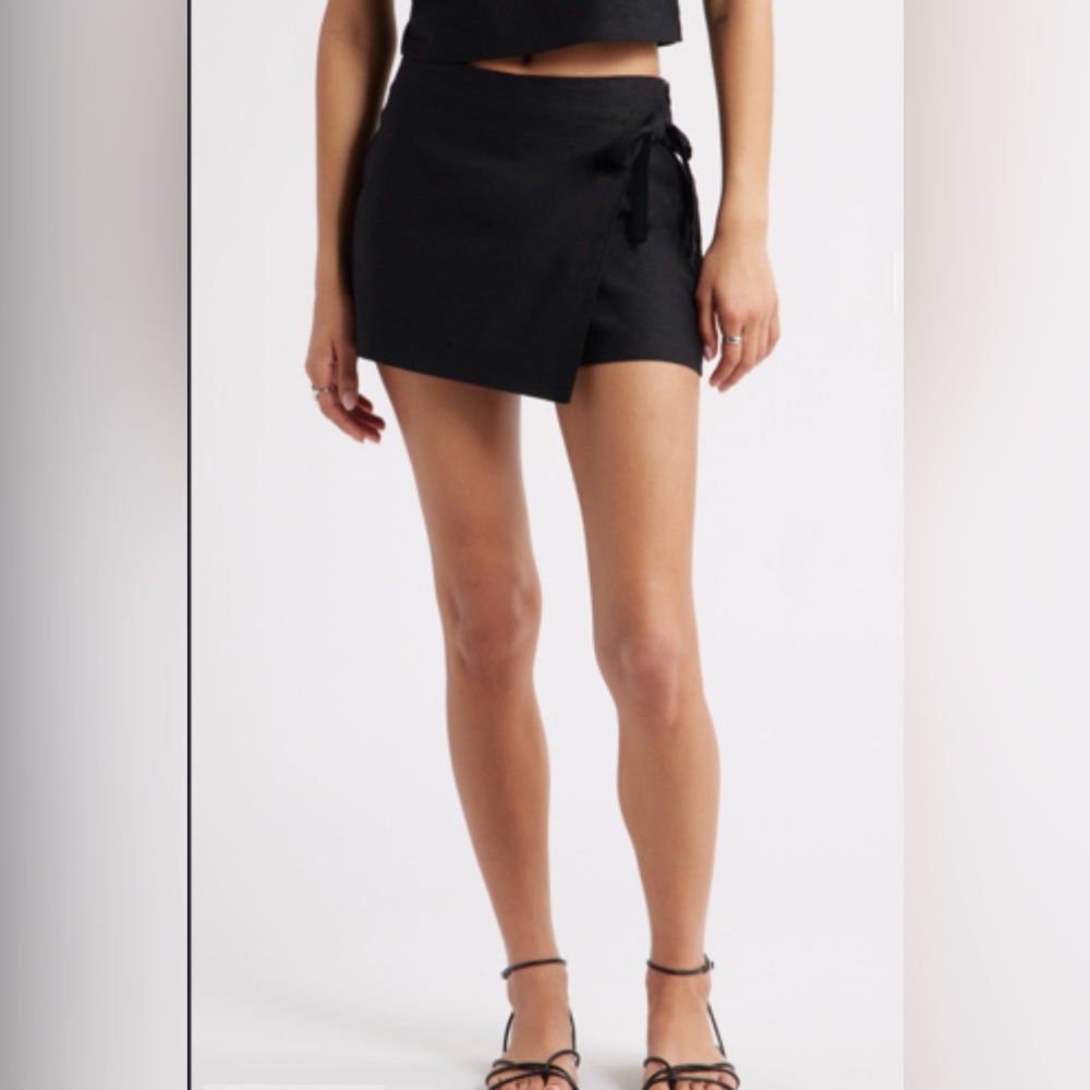 Elegant Black Mini Skirt